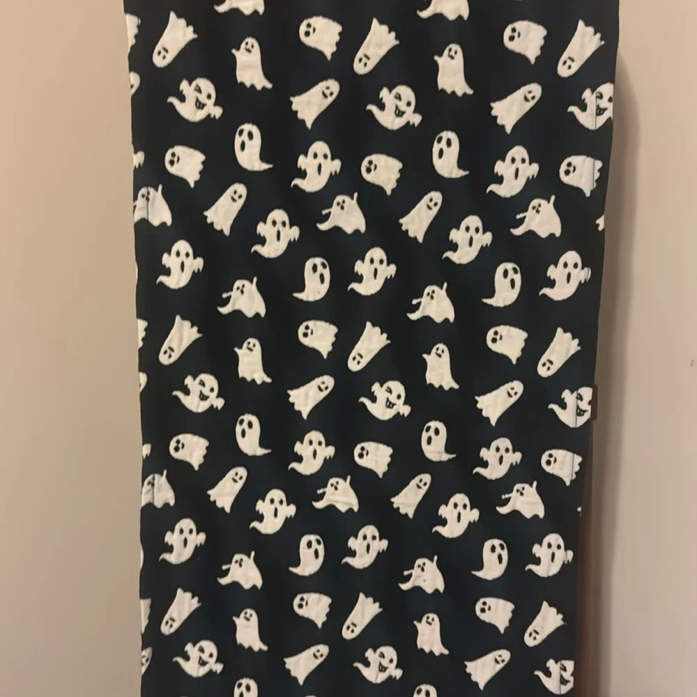 FEELIN' SPOOKY Ghost Table Runner With Oversized Tassels - 16